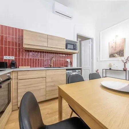 Ruby 3-bedroom Location * Будапешт