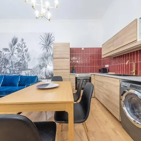 Ruby 3-bedroom Location Apartment Budapest