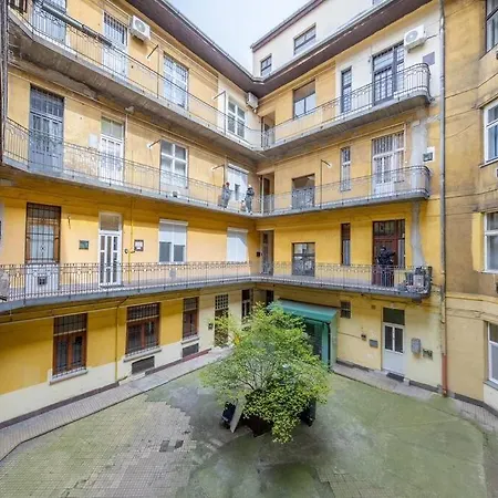 Ruby 3-bedroom Location Apartament